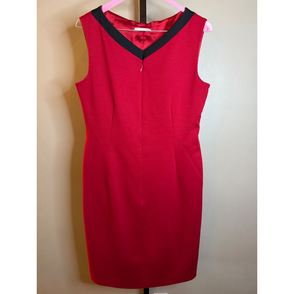T Tahari Red V-Neck Sheath Dress Black Trim Pockets Size 8 Sleeveless Workwear - Picture 2 of 5